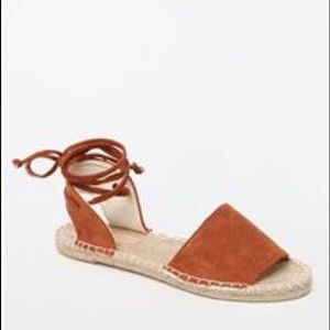 Kirra lace up scandal